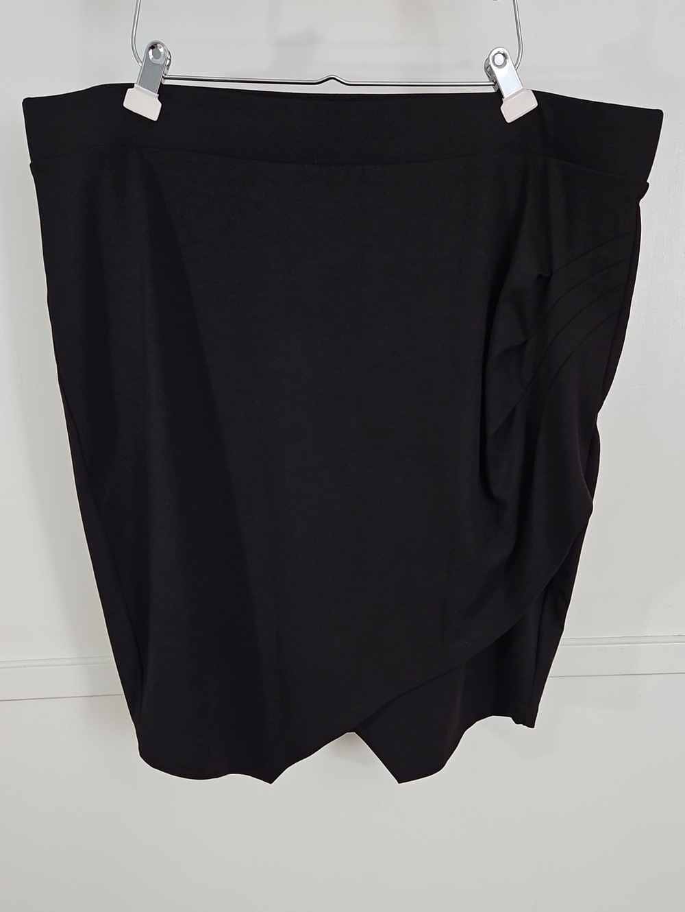 ๐๏ธ Torrid Black Asymmetrical Midi Skirt